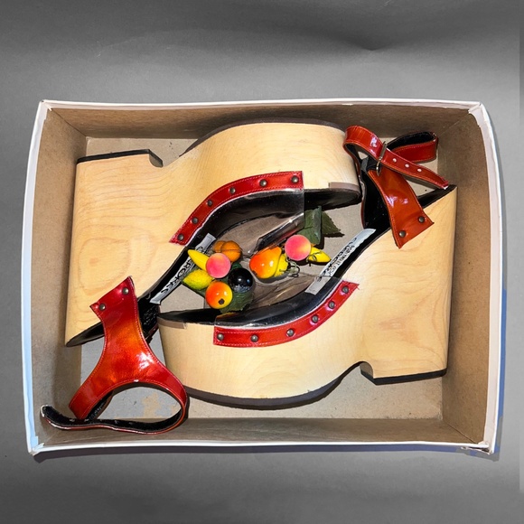 70s Red Fruit Cluster Wood Platform Sandals - Picture 10 of 13